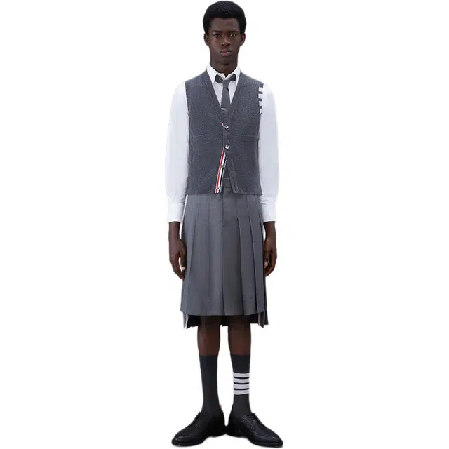 THOM BROWNE V