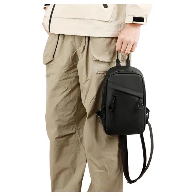 小猪班纳 斜挎包胸前包休闲挂包时尚百搭轻便挎包 皮膜 单肩包 常规 男款 多色