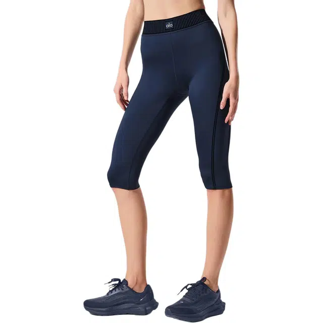 alo yoga Airlift Line Up