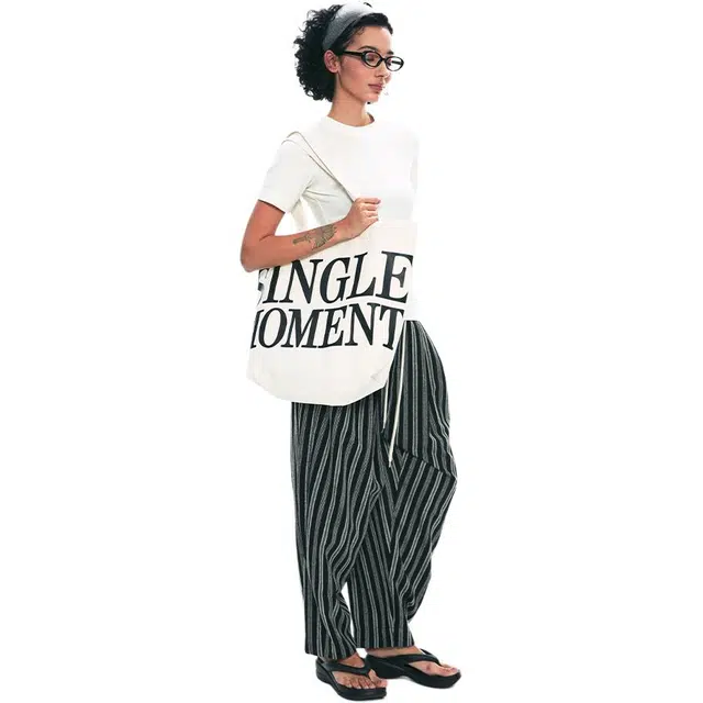 SINGLE MOMENT