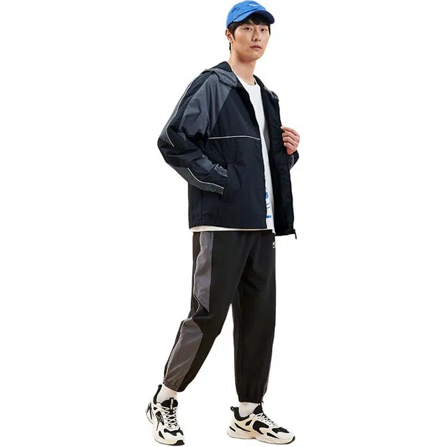 特步 活力系列 连帽休闲透气长袖风衣 男款 雅士灰/正黑色