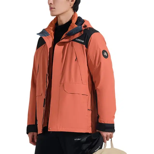 探路者  舒适休闲简约连帽拉链厚款  防泼水保暖吸湿排汗透气耐磨冲锋衣 男款 火星红\黑色