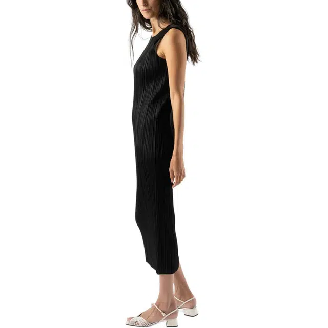 PLEATS PLEASE ISSEY MIYAKE