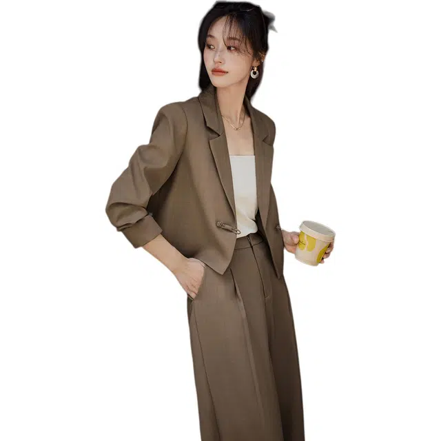 沫晗依美 短款纯色长袖外套高腰通勤长裤西装套装 女款 卡其色