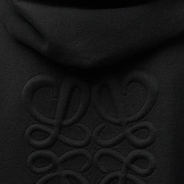LOEWE Anagram