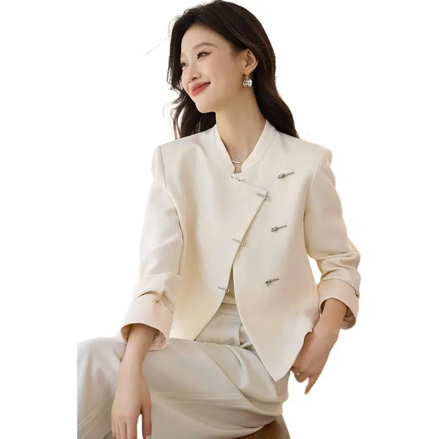 沫晗依美 小香风设计感立领纯色单排扣长袖夹克外套 女款 米白色