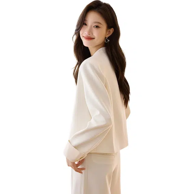 沫晗依美 小香风设计感立领纯色单排扣长袖夹克外套 女款 米白色