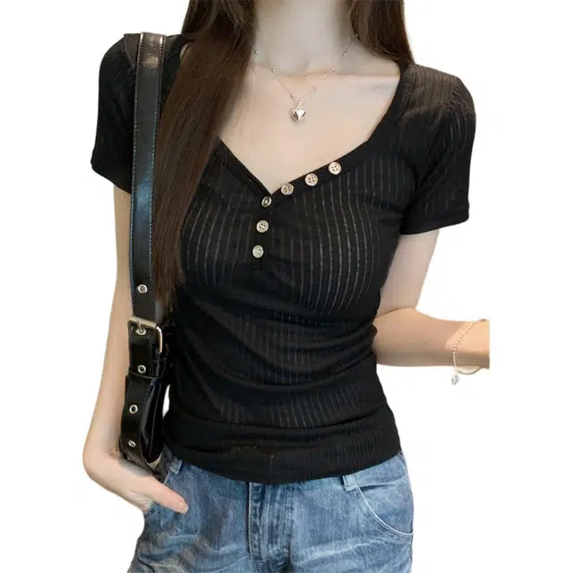 MUCCHIC T