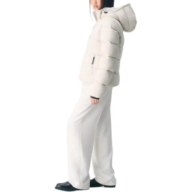 ARITZIA The SuperSnug Puff - cliMATTE