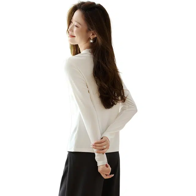 沫晗依美 经典百搭显瘦打底纯色常规长袖圆领针织衫 女款