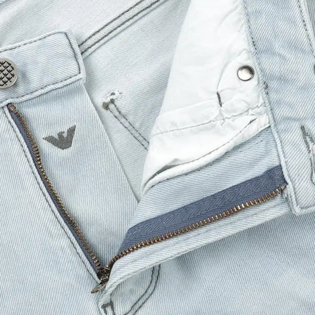 EMPORIO ARMANI EA SS25