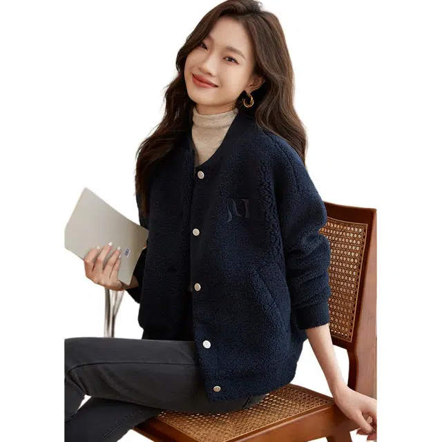 沫晗依美 休加厚肌理感绣花字母宽松单排扣短款长袖夹克外套 女款 藏青色