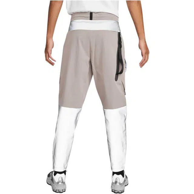 Nike SPORTSWEAR TECH PACK Logo