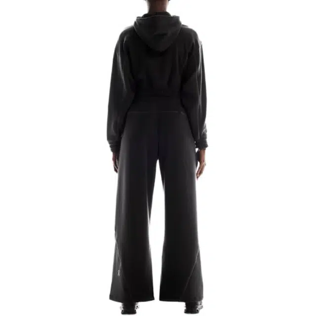 On x FKA twigs Club SS25 LOOSE