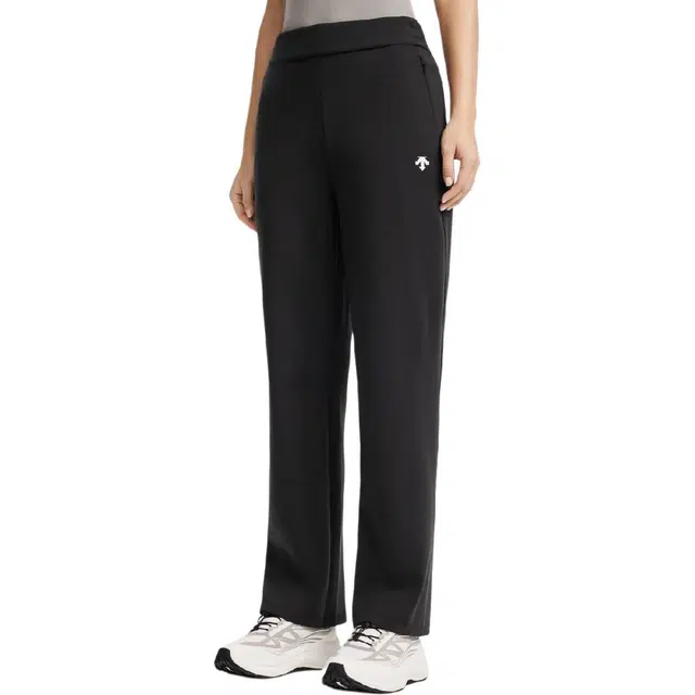 DESCENTE WOMENS TRAINING FW25 logo