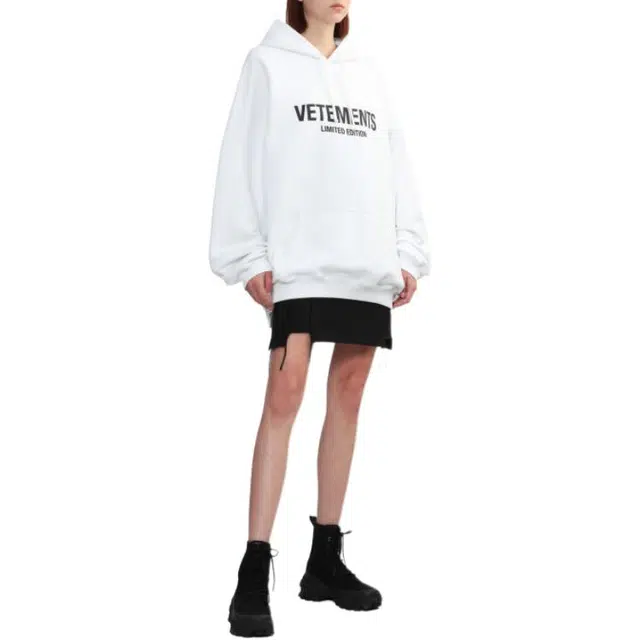 Vetements Logo