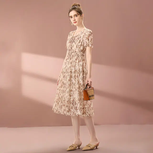 粉红玛琍 春,夏,秋 复古印花短袖连衣裙 收腰 女款 咖色