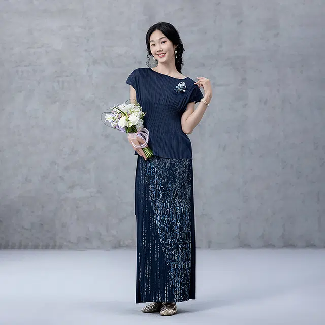 A LIFE ON THE LEFT T