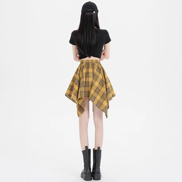 COMMA GIRL A