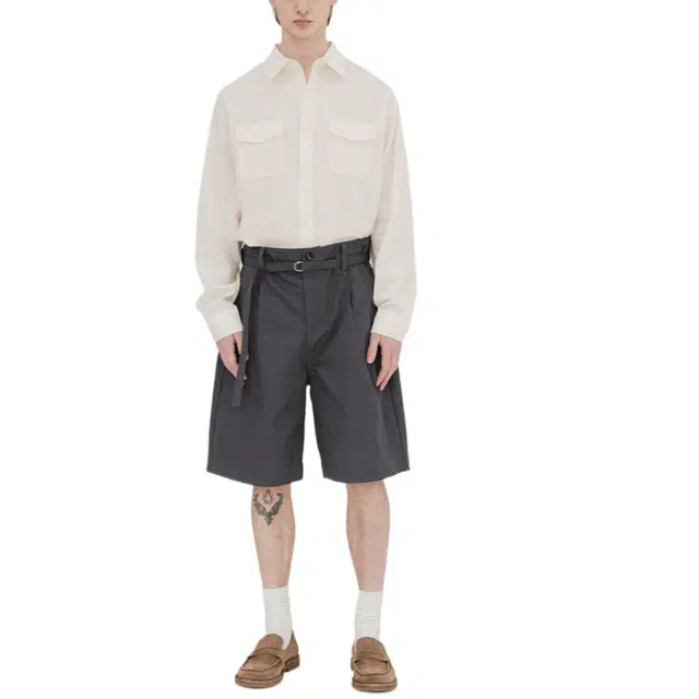 BESLOW THREE TUCK BELTED SHORTS