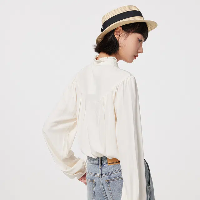 美特斯邦威 通勤气质精致木耳花边质感宽松长袖衬衫 女款 米白
