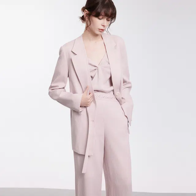 ELLE V