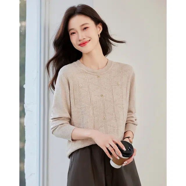 爱依莲 圆领时尚显瘦打底衫上衣针织衫 女款 燕麦色