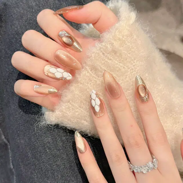 凡泽 美杜莎显白  穿戴甲 杏仁中梯尖型香槟色跳色 纯欲