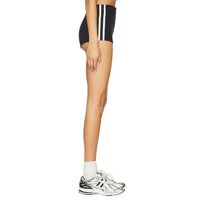 SUPERDOWN Lucy Short