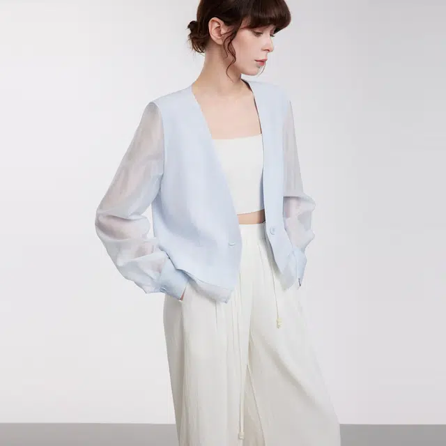 ELLE V