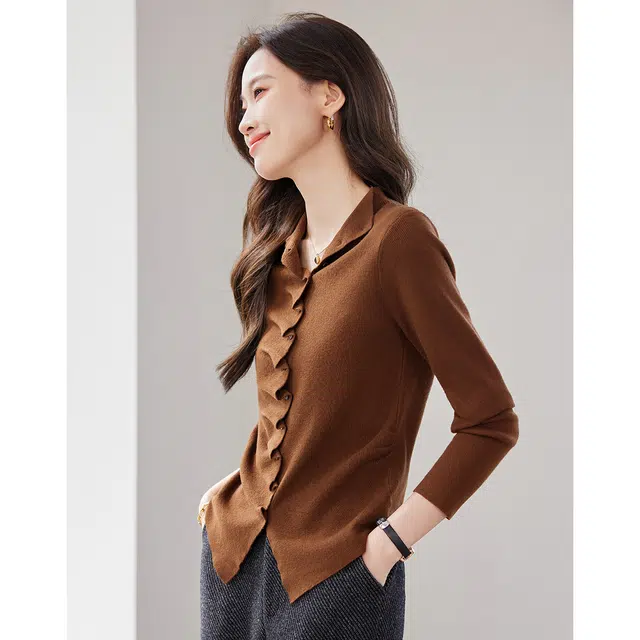 爱依莲 小众设计感不规则褶皱小翻领极简风修身打底衫上衣针织衫 女款