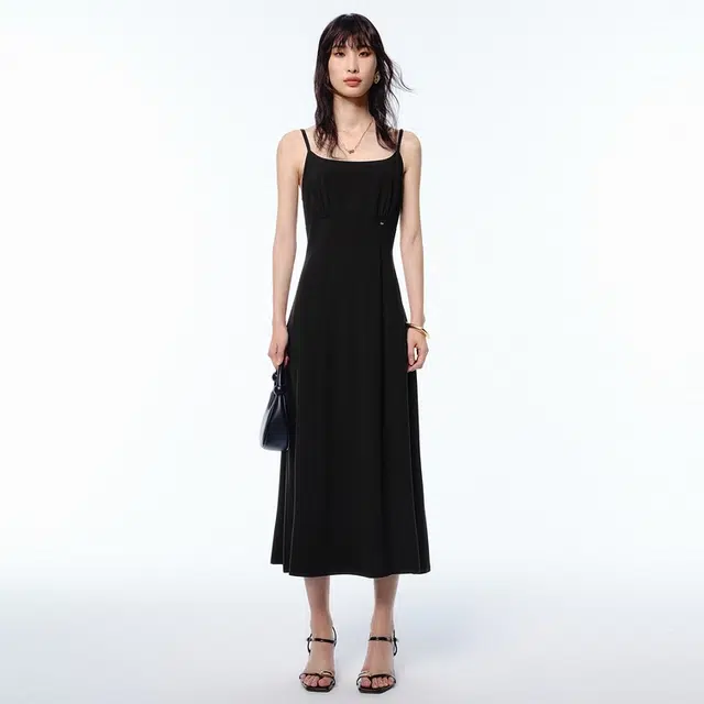 太平鸟 莫代尔混纺收腰修身吊带连衣裙 女款 黑色