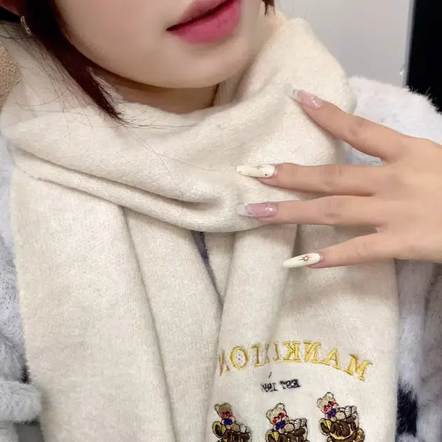 恩僾德 日系可爱小熊刺绣氛围感 聚酯纤维 绒线围巾 男女同款情侣款