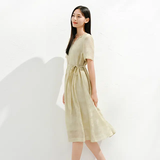 玖姿安娜蔻 欧若风优雅通勤系带收腰轻薄短袖连衣裙 女款