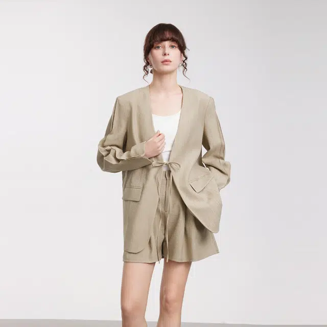 ELLE V