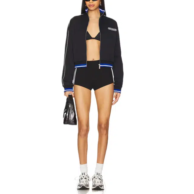 SUPERDOWN Lucy Short
