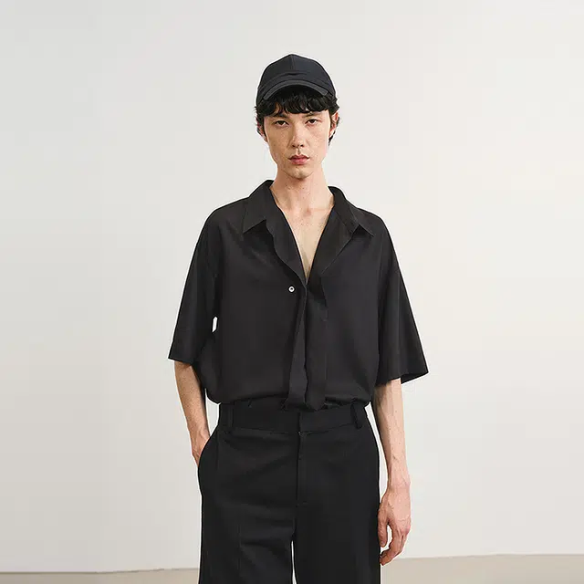 速写 宽松纯色简约翻领设计感度假短袖衬衫 男款