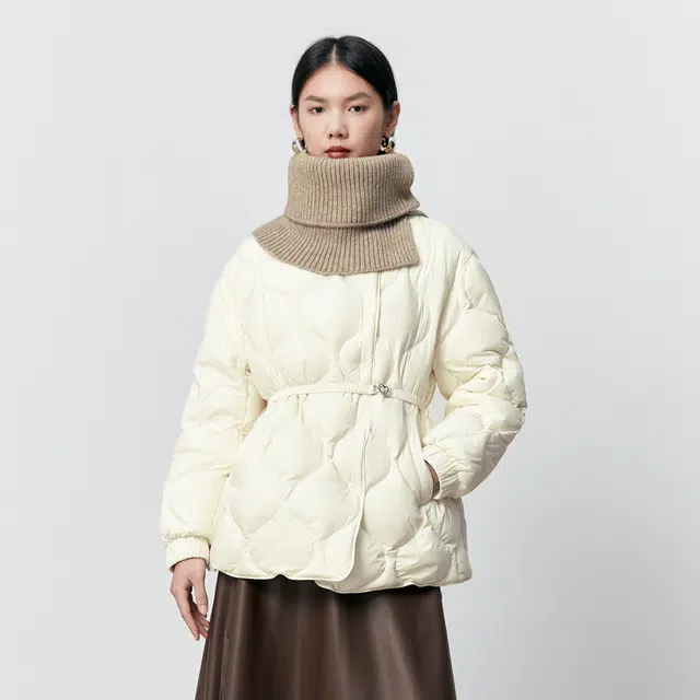 太平鸟 配围脖短款羽绒服 女款 米白
