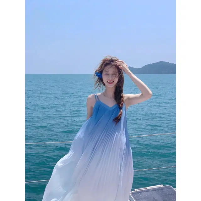 纤丝鸟 法式海边度假风渐变温柔时尚百搭优雅气质航海无袖海浪裙吊带连衣裙 女款