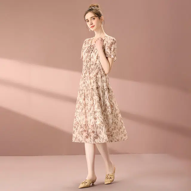 粉红玛琍 春,夏,秋 复古印花短袖连衣裙 收腰 女款 咖色