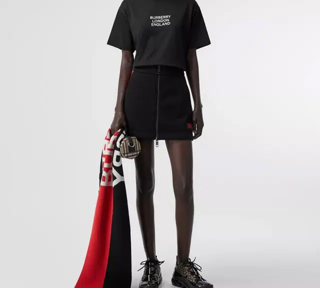 Burberry Embroidered Logo T-shirt T