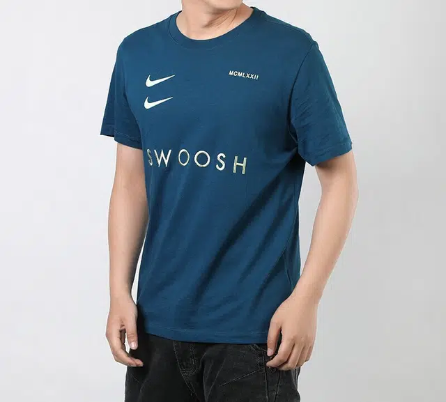 Nike Sportswear SwooshT