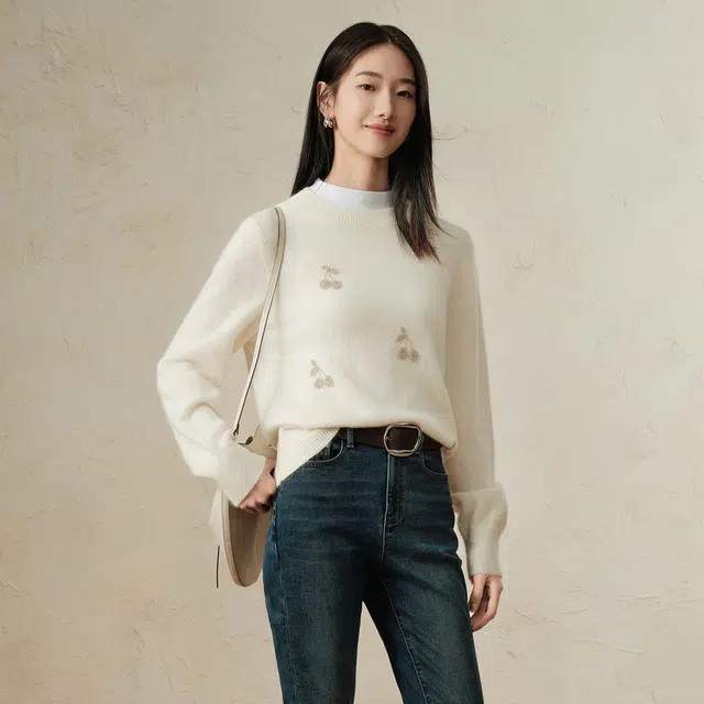 玖姿安娜蔻 休闲简约钉珠樱桃羊驼毛宽松舒适毛衣 女款