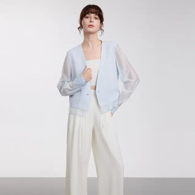ELLE V