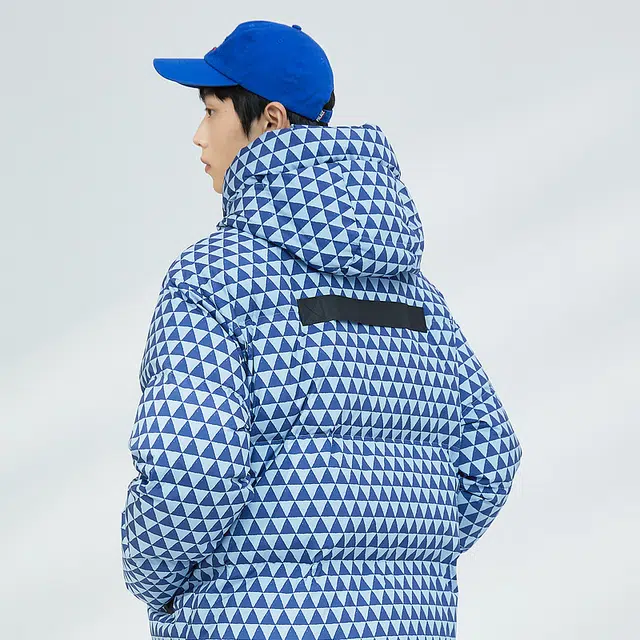 美特斯邦威 几何图案满印连帽保暖加厚长袖羽绒服 男款