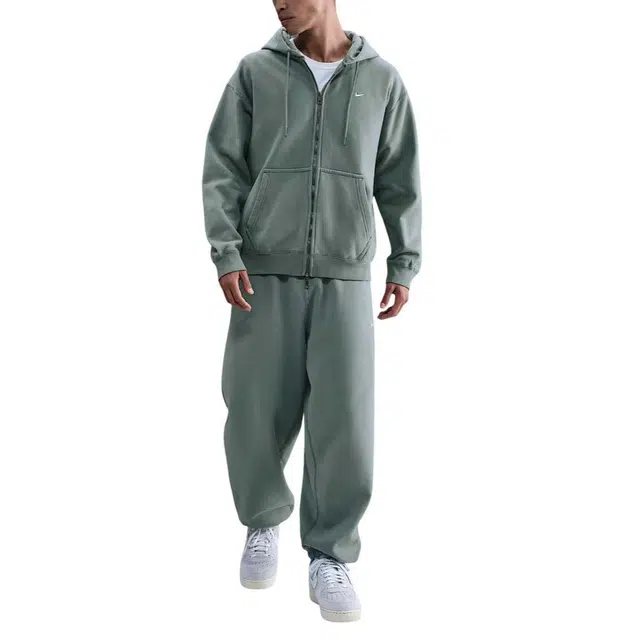 Nike Solo Swoosh