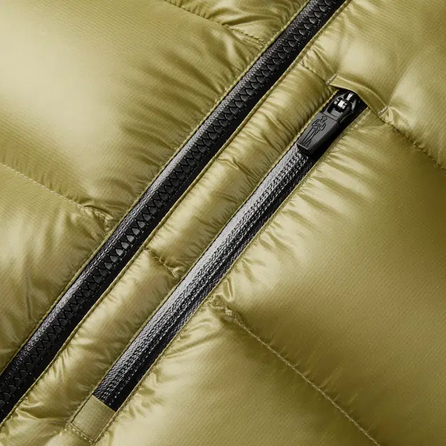 比音勒芬 金秋臻选静默复古老钱风穿搭舒适百搭时尚大气气质都市质感基础户外保暖鹅绒一手长连帽长袖羽绒服 男款