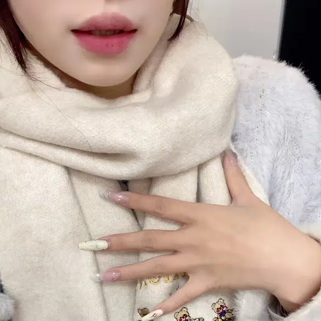 恩僾德 日系可爱小熊刺绣氛围感 聚酯纤维 绒线围巾 男女同款情侣款