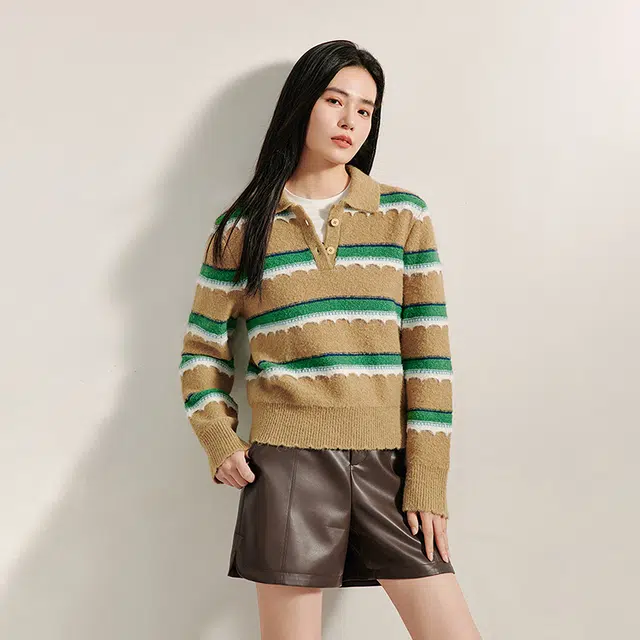 茵曼 复古撞色条纹仿羊驼绒宽松翻领上衣毛衣 女款 浅咖色