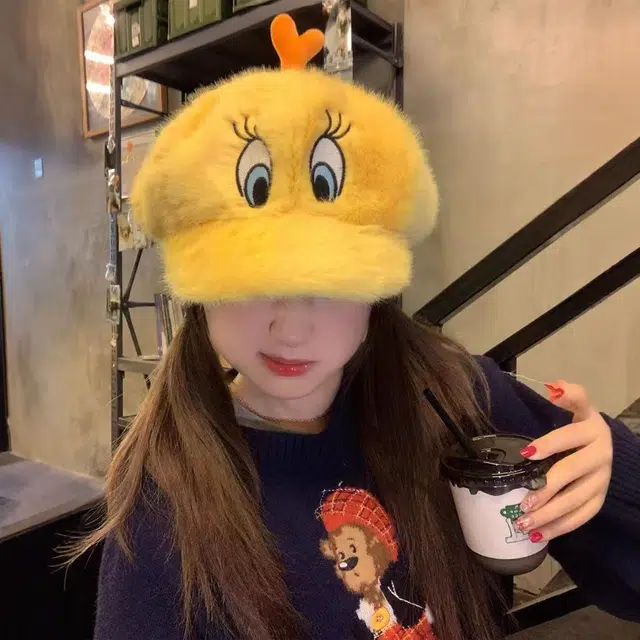 恩僾德 韩版保暖高颜值小众可爱卡通小黄鸭毛绒显脸小八角帽报童帽 涤纶 贝雷帽 男女同款情侣款